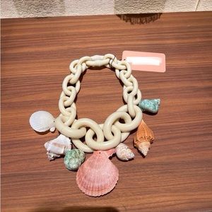 Seashell resort necklace